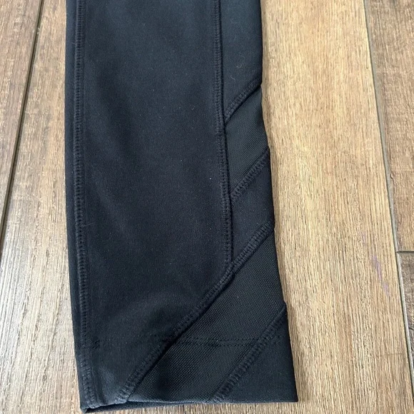 Mondetta Black High-Waist Active Leggings w/ Pockets & Mesh Panels - Picture 2 of 6